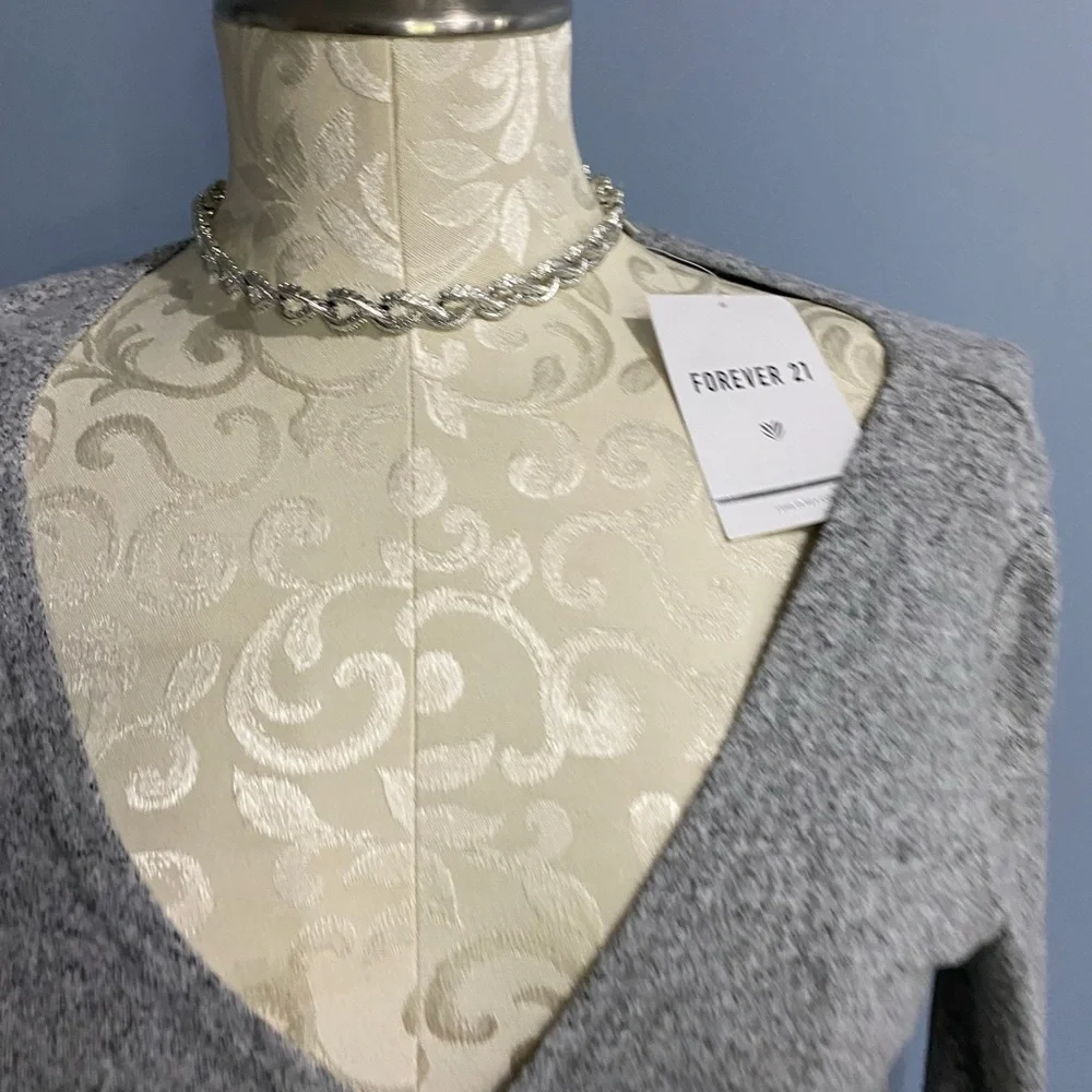 🆕NWT-Forever 21 top Size Small.     #NWT-2- - Picture 2 of 4